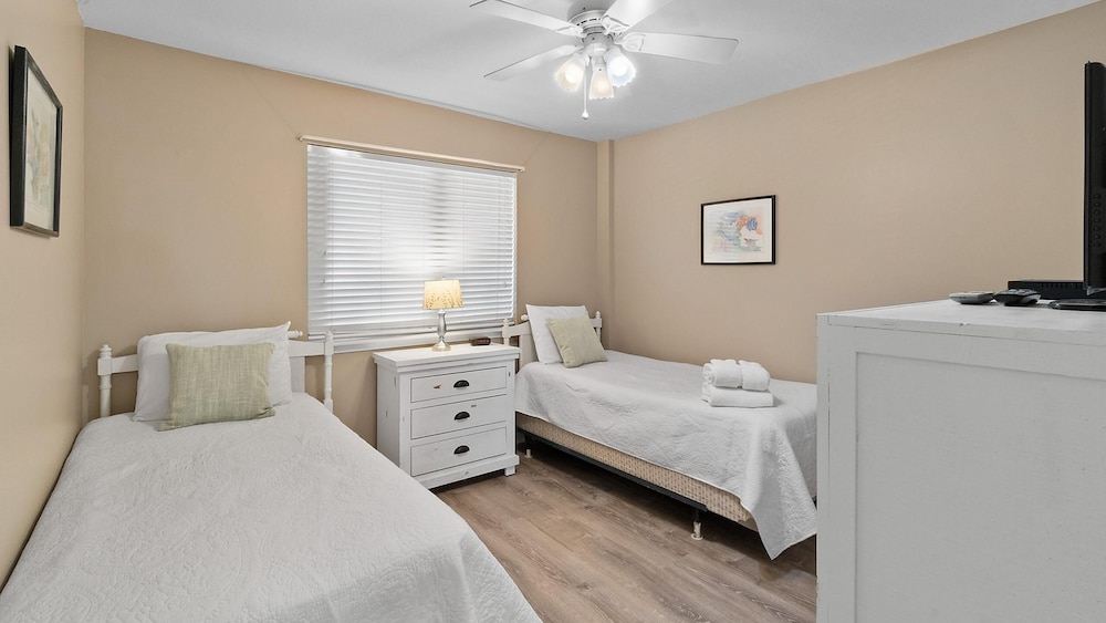 Driftwood Towers #4E by Southern Vacation Rentals