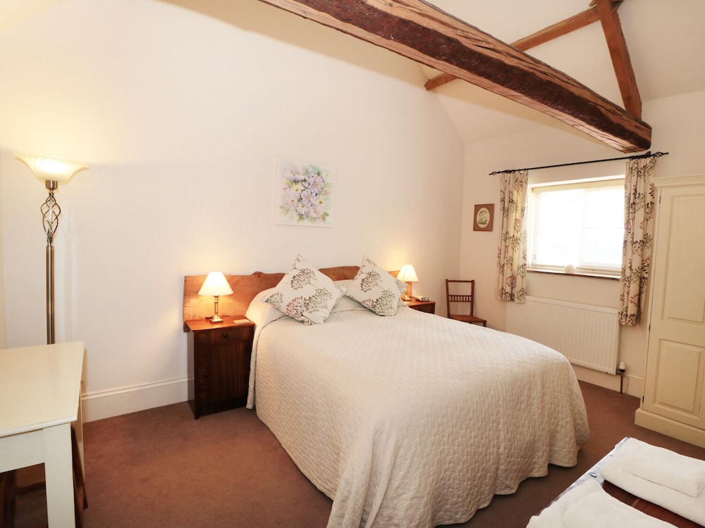 Henhouse Cottage view 3