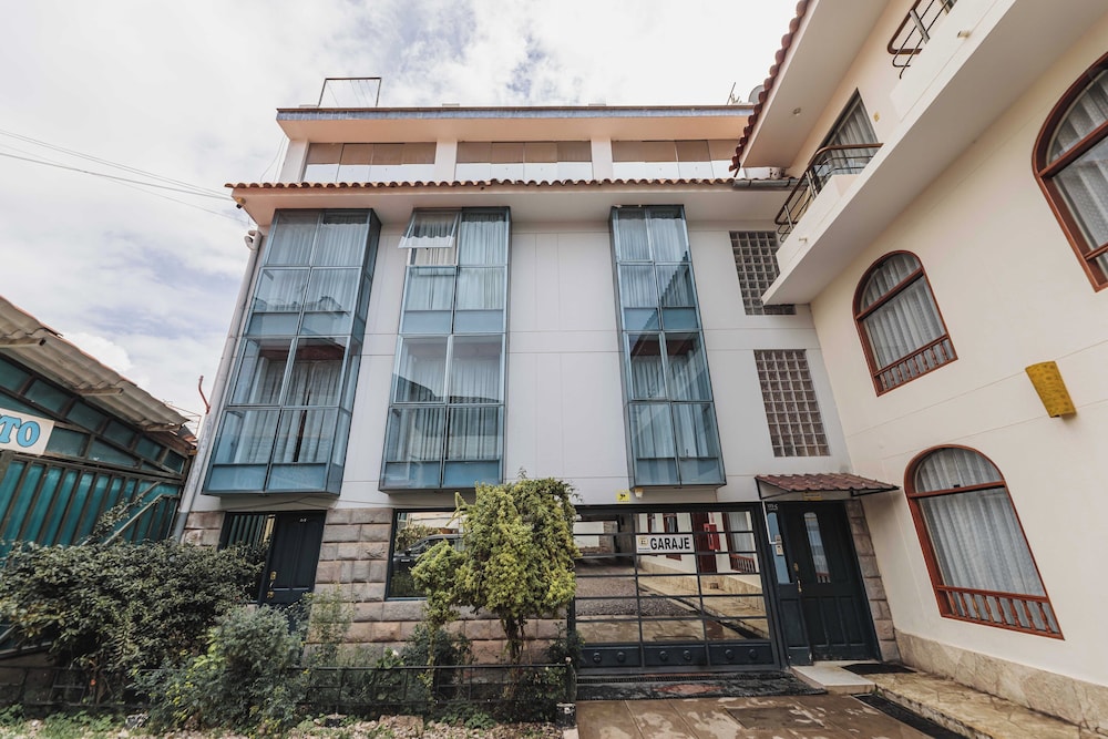 San Pedro Apartments