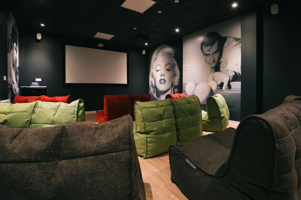 Student Only Picturehouse Apartments