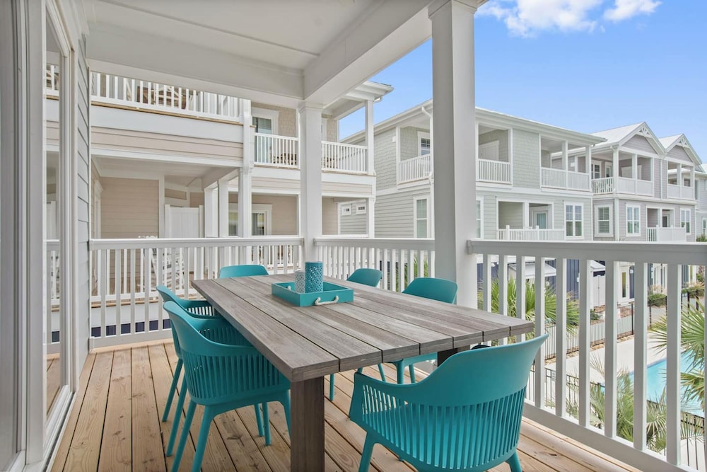 Luxury Beach Condo 5 Min Walk to Beach Shops