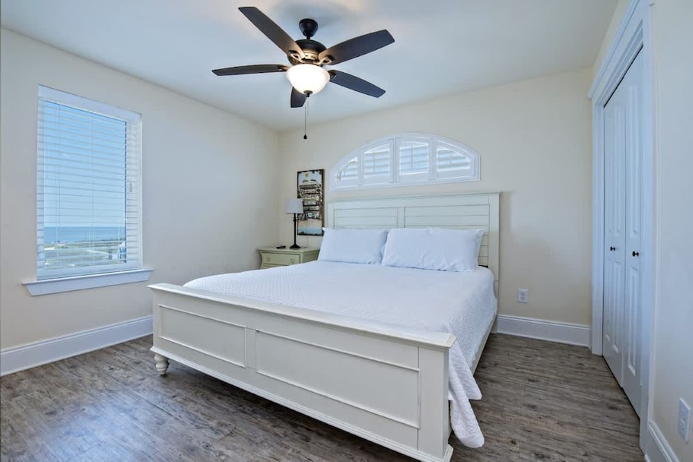 Beachfront 5bed Easybreezy East
