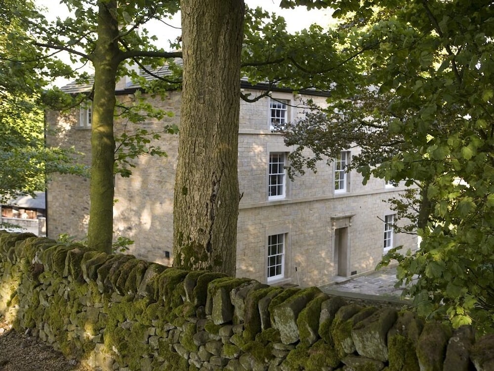 Hotel Rushop Hall - Image 1