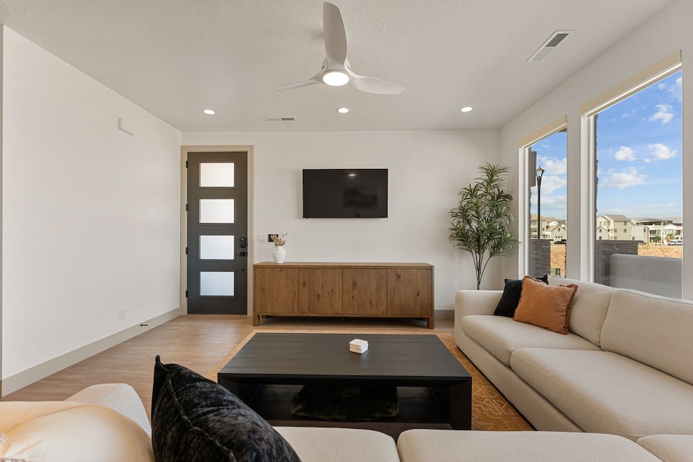 Country Is Cool Again 5 Bedroom Townhouse