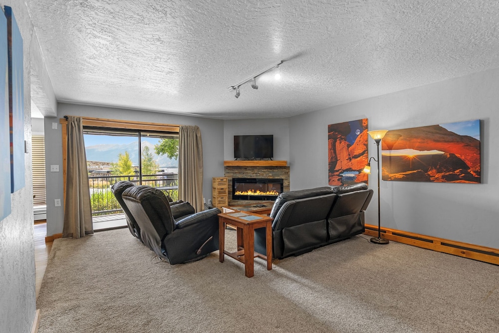 Lake Cliffe #108, Building F