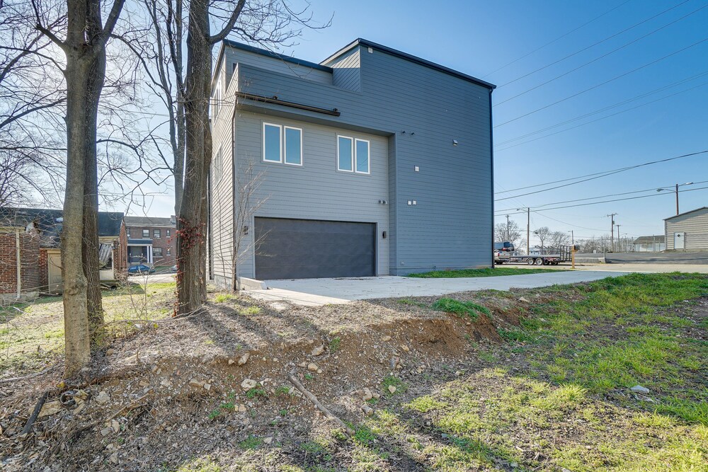 Sleek + Modern Nashville Home: Walk to Marathon! view 5