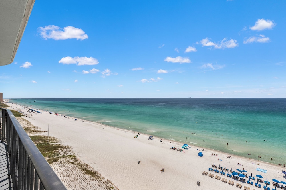 It Doesnt Get Any Better Than This! 2BR 2BA Sleeps 8 Beachfront!