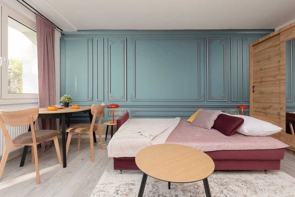 Warsaw Apartment Elekcyjna by Renters view 3
