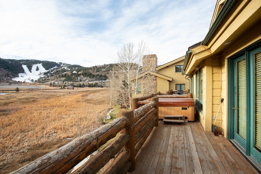 Bristlecone at Deer Valley Resort - Three Bedroom Condo with Loft and Hot Tub #504 3 Condo