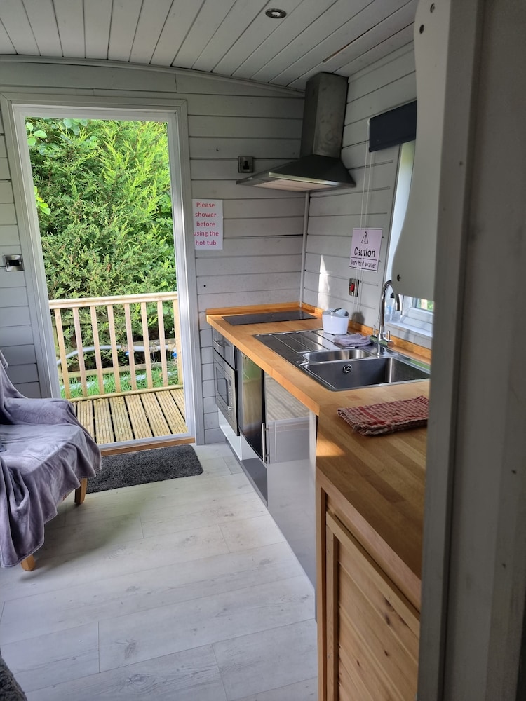 Glamping Hut - Sleeps 2, hot tub & Parking view 4
