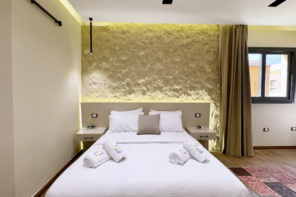 The Built-up 2 BDR Condo 15 min to CAI Airpt
