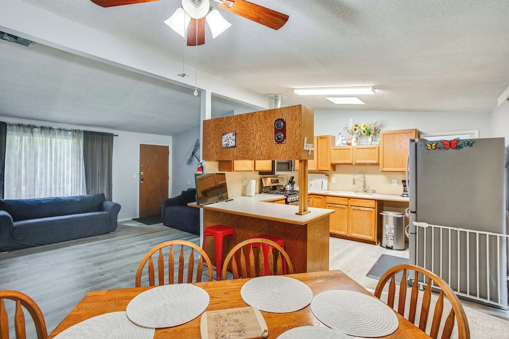 6 Mi to Lake Meridian Park: Auburn Home w/ Yard