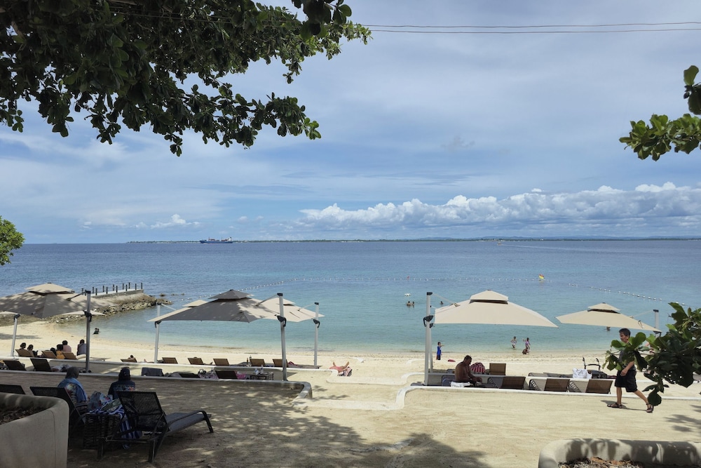 Resort-style Comfort Near Mactan Airport