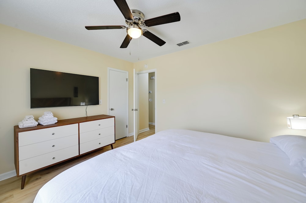 Greenville Getaway: Close to Campus + Stadium!