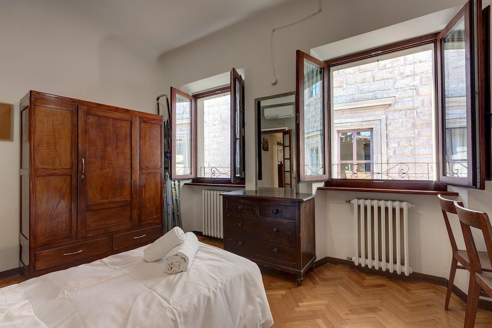 Corno 7 in Firenze With 2 Bedrooms and 1 Bathrooms