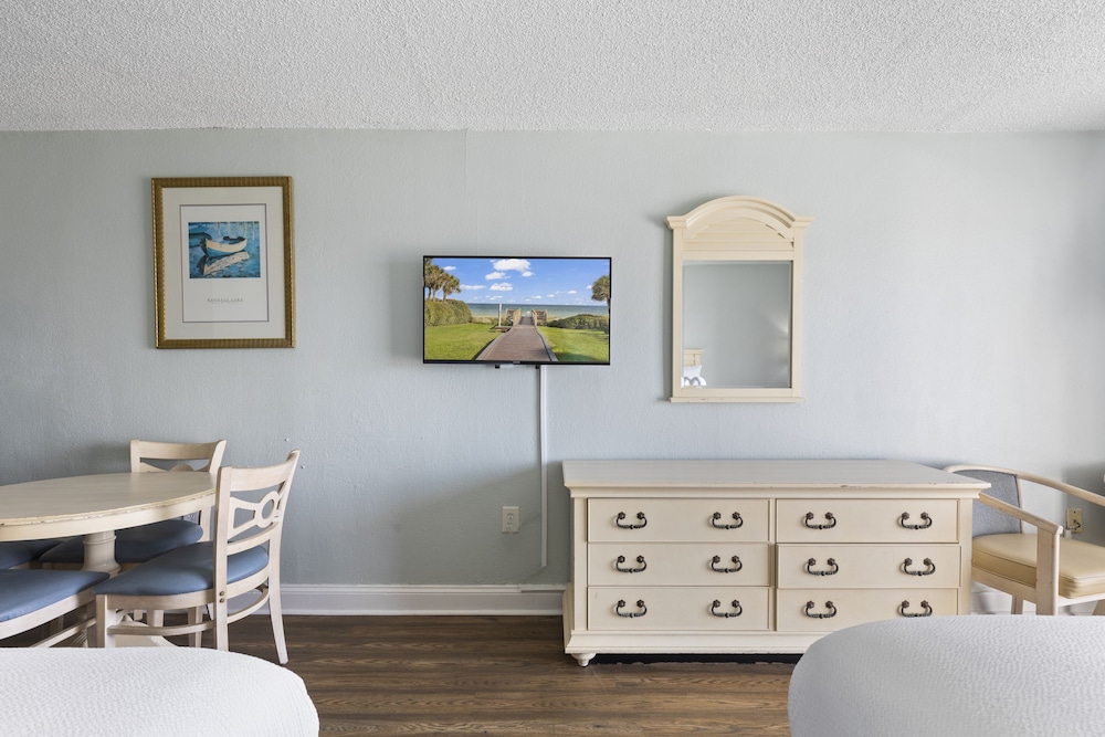 SeaMist Driftwood Vacation Studio with Balcony view 5