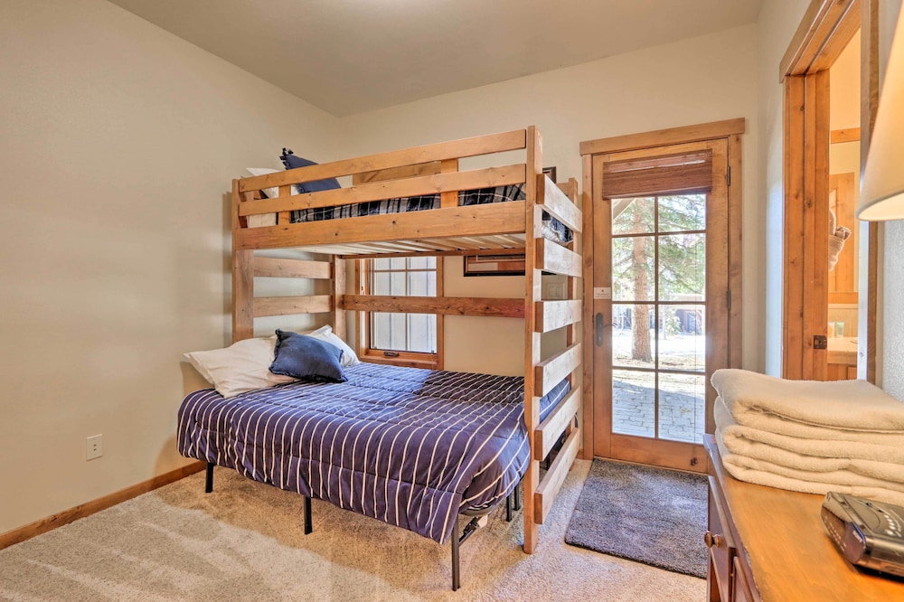 Ski-in/ski-out Donnelly Townhome w/ Hot Tub! view 4