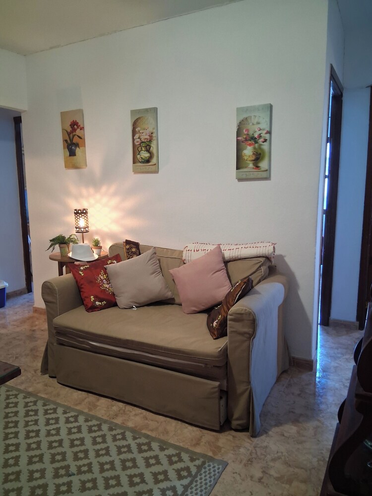 2 Bed Island Retreat-sleeps 4-5 Min Walk To Beach