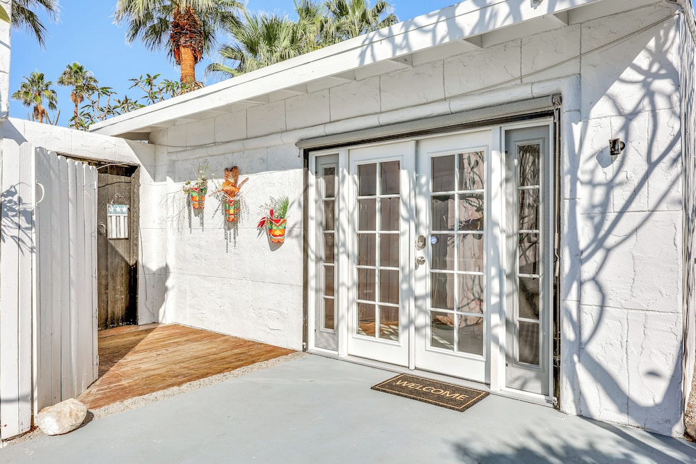 Golf, Shop & Hike: Sleek Rancho Mirage Studio