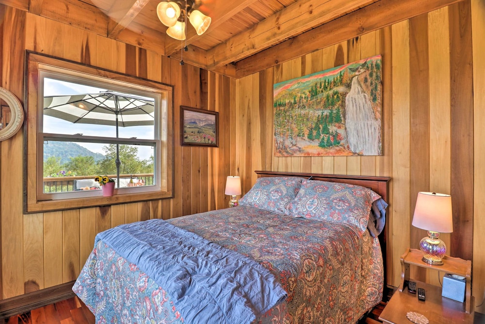 Deck + Mtn Views: Hot Springs Hideaway on 13 Acres