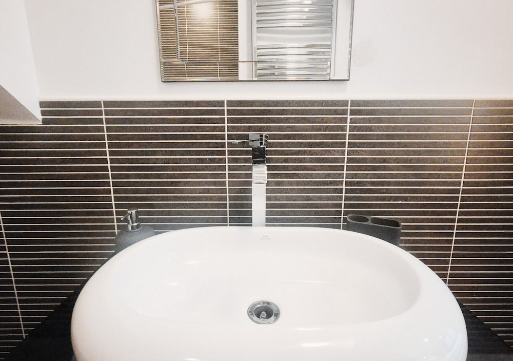 Luxurious & Spacious 2BR