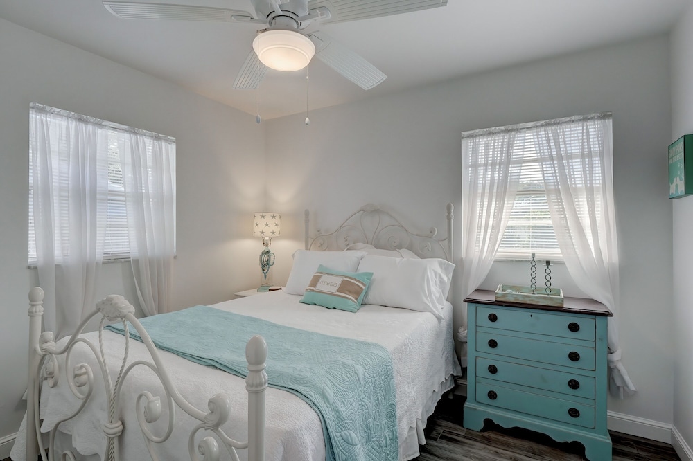 Luxury Pool Dog Friendly Central To Naples And Marco Island By Sky Run Naples 3 Bedroom Home