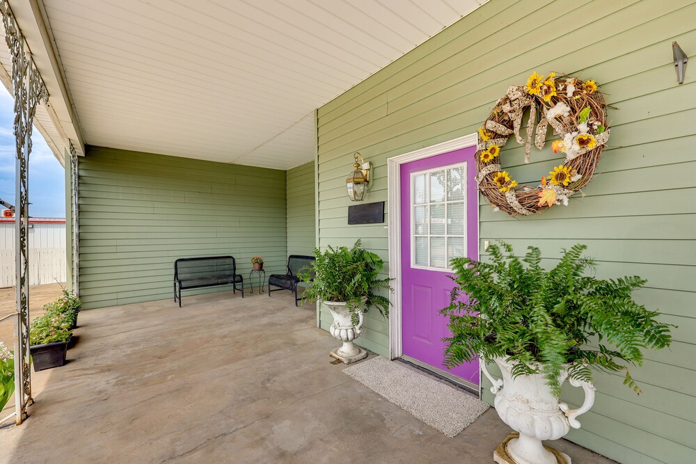 Paris Vacations - Paris Vacation Rental  15 Mi to Mount Magazine! - Property Image 19