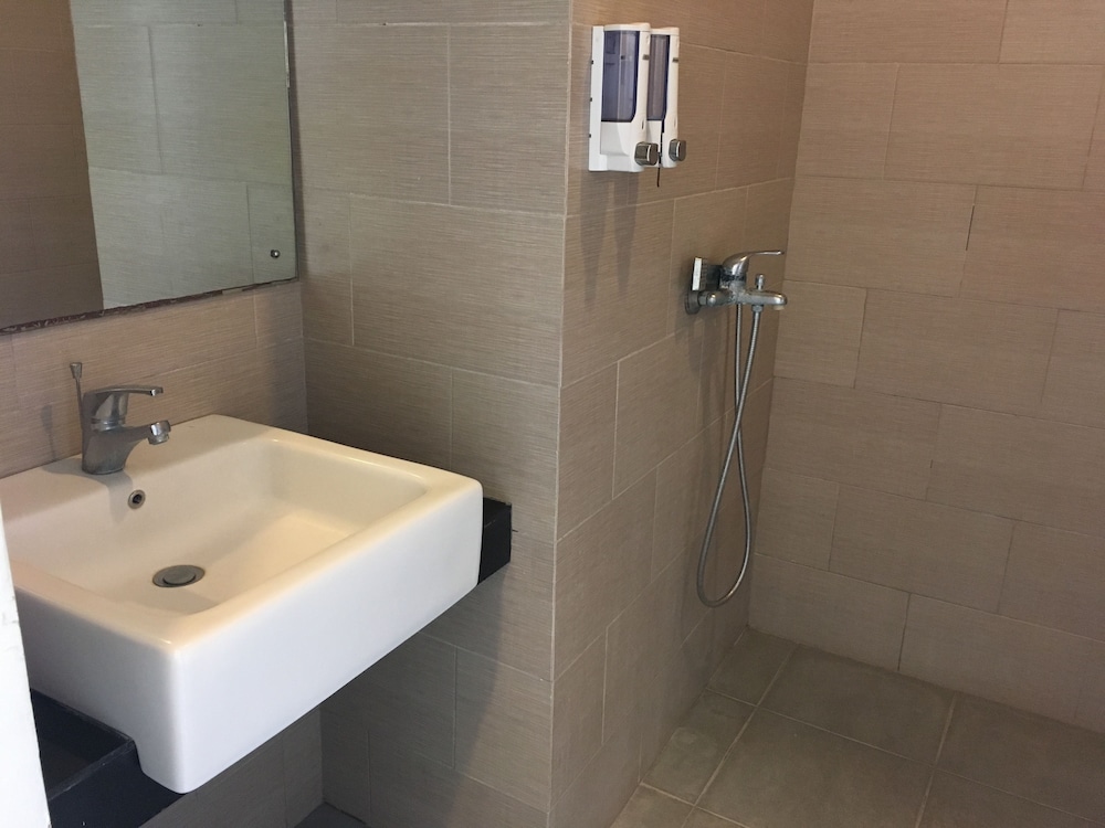 Olivia Inn Denpasar - Hostel - Image 2