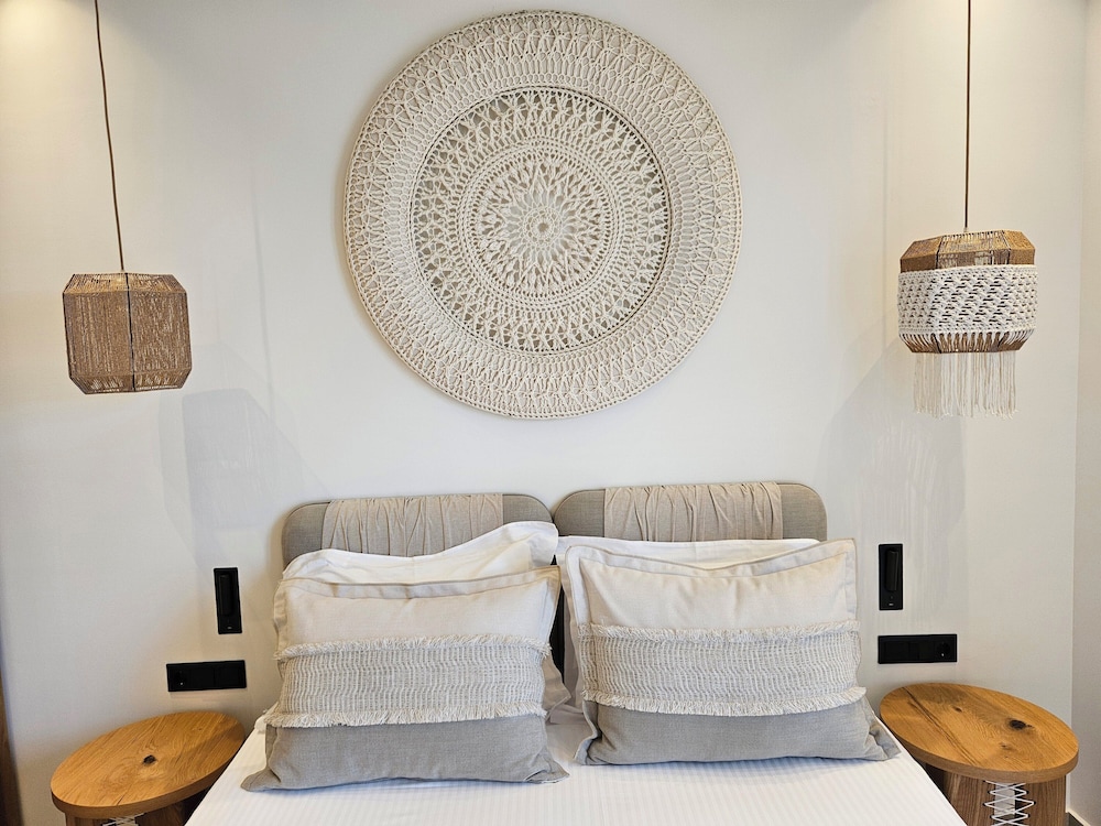 Aristotle Suites