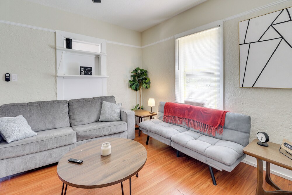 2 Mi to Old Town Abq: East Downtown Triplex Unit