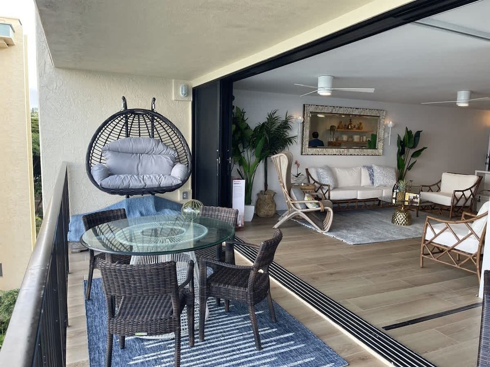 Luxurious Oceanfront 20-foot Panoramic Ocean View