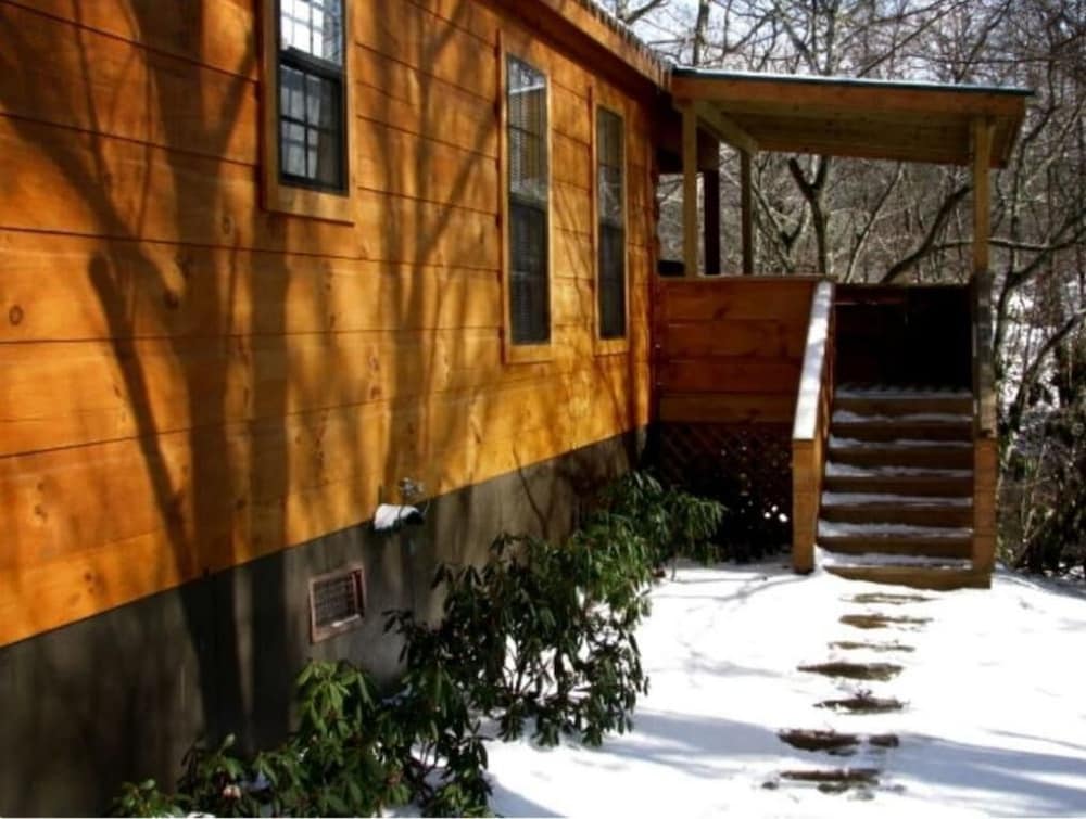 Linville River Log Cabins