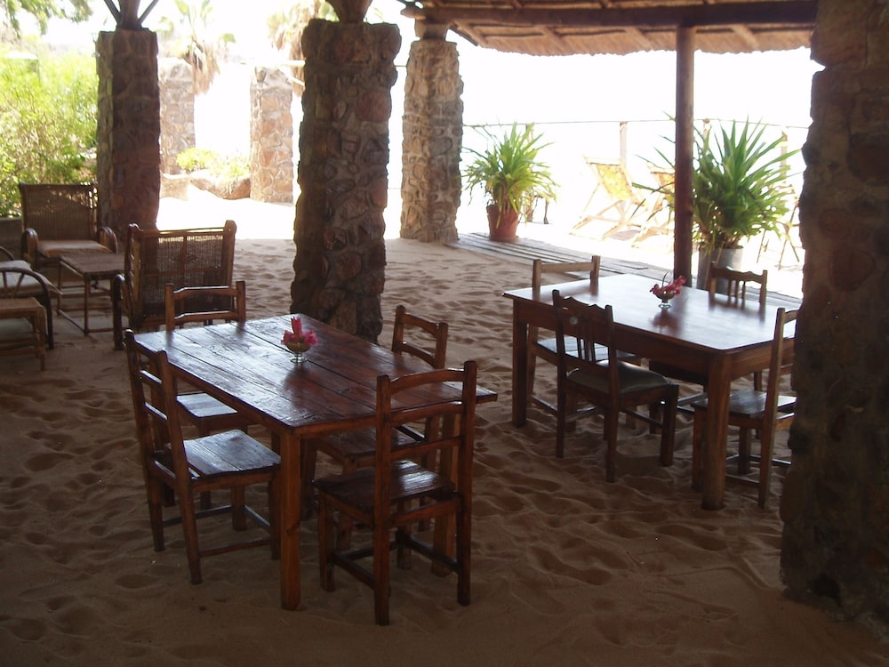Nkhudzi Beach Lodge