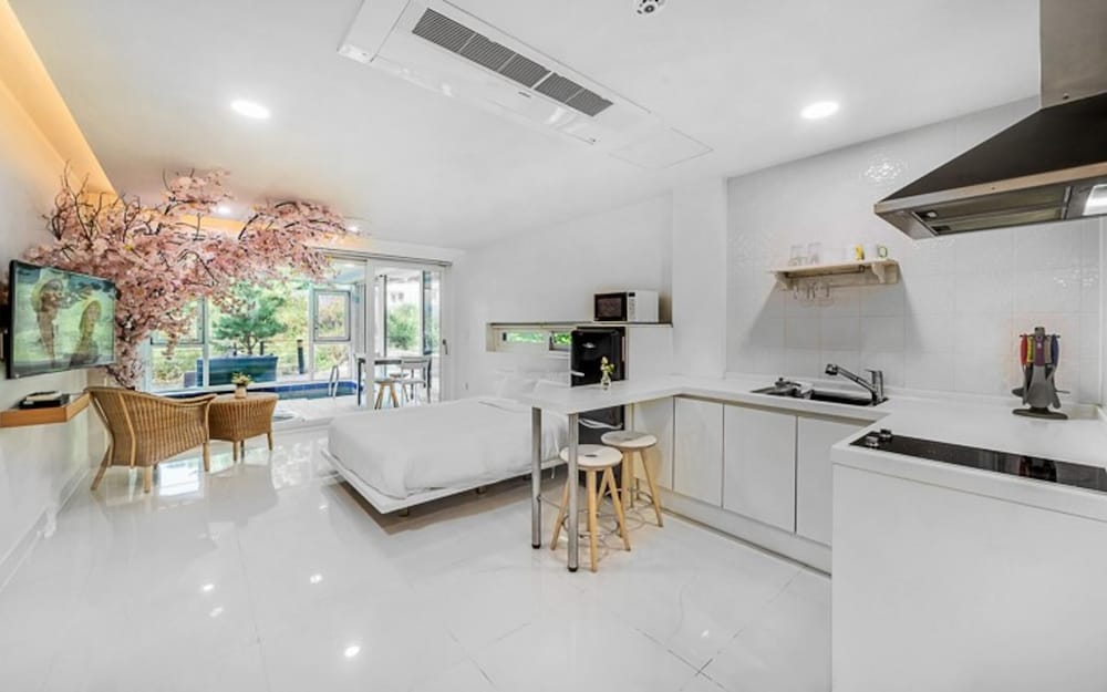 Gapyeong Bobo Pool Villa view 5
