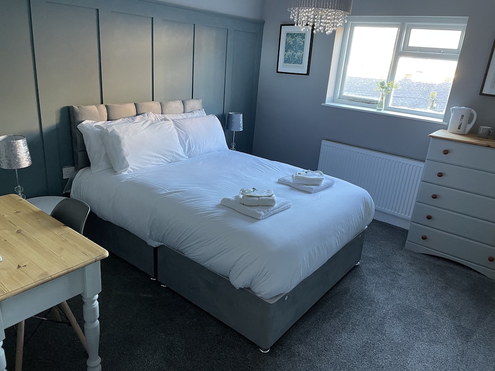 Newly Renovated Apartment in Scarborough view 4
