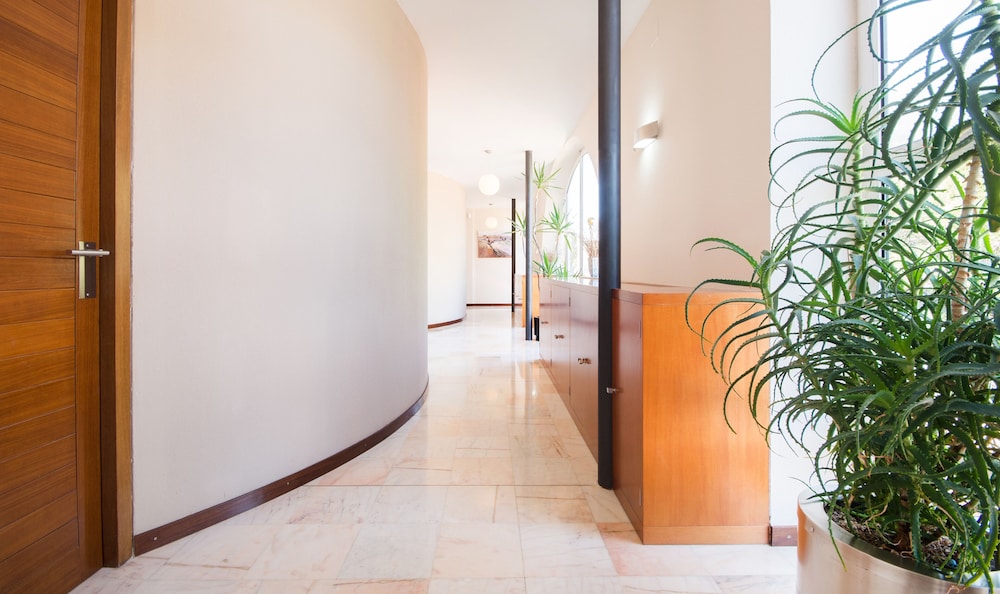Luxury Beachfront Villa in Tarragona TH 63 view 2