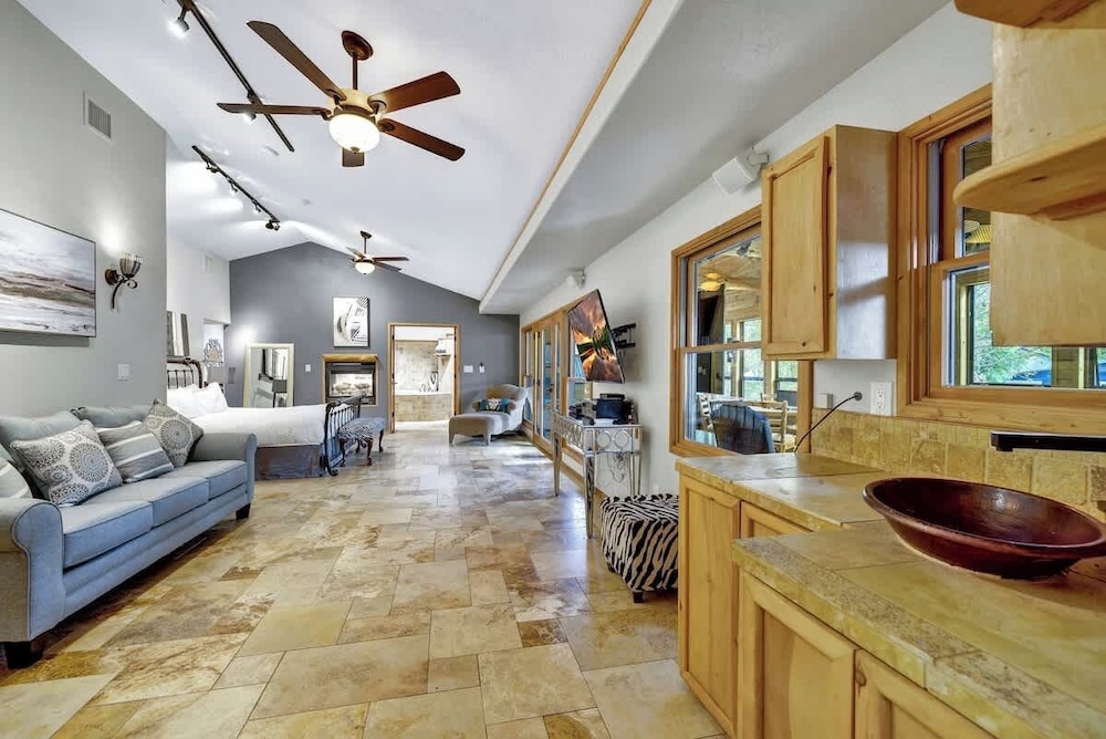 Terracotta Retreat/ Sleeps 30!