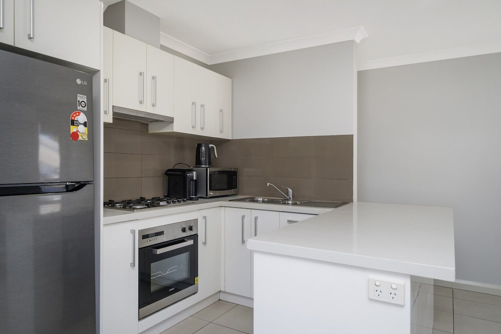 Sunny 2-bed in Quiet Location With Balcony