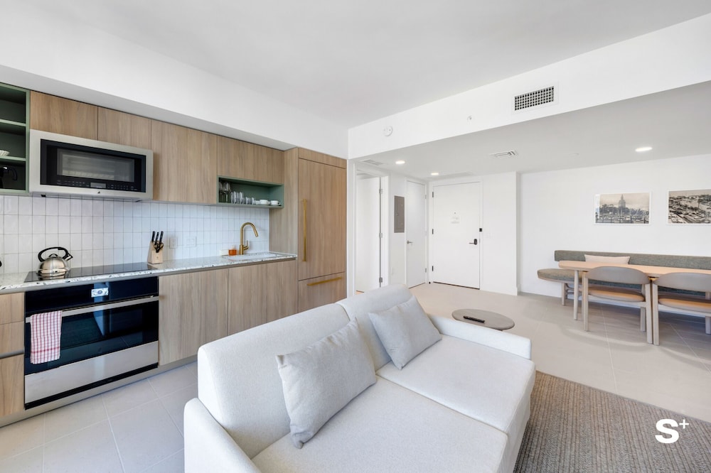 Contemporary Miami Getaway with Bay View