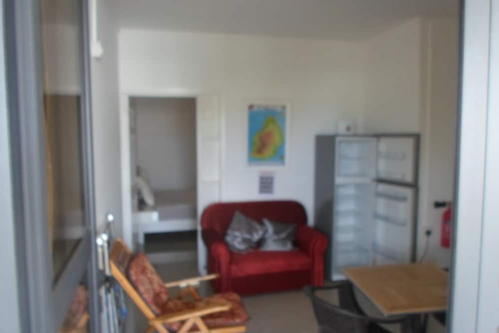 Studio Solitaire Ideal for two Adults - Garden View 1 view 4