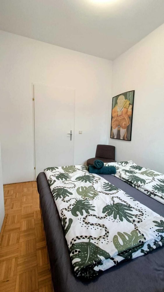Comfy 4BR Apt Ideal for Groups Families