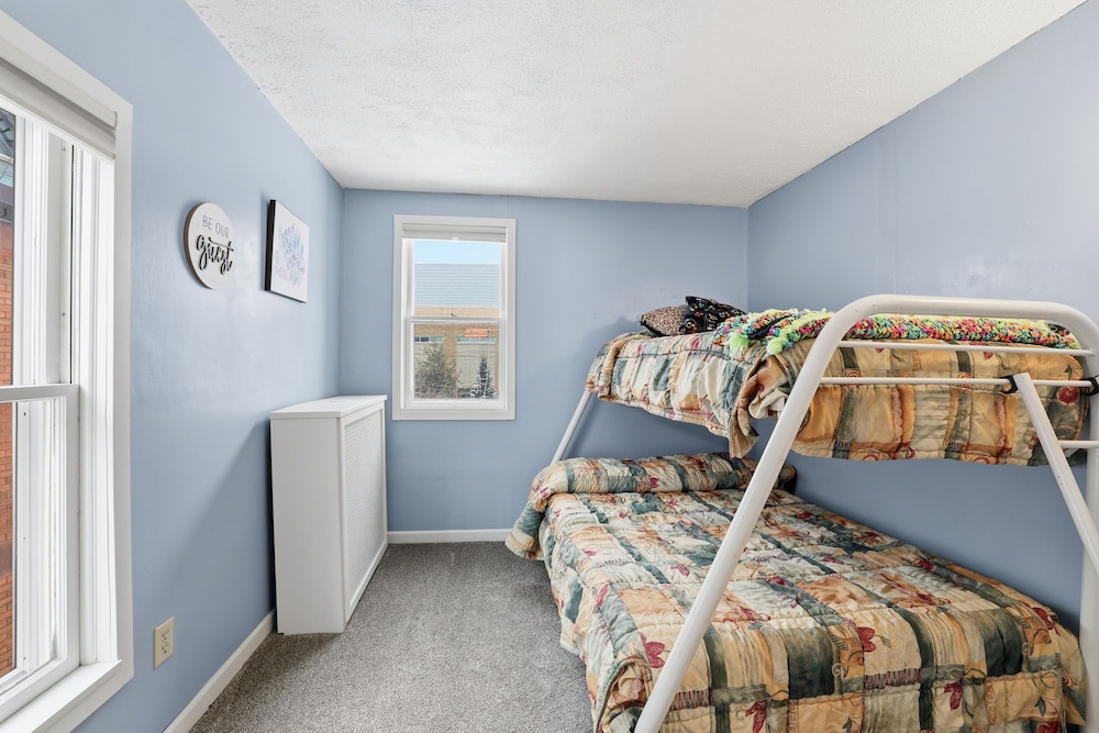 Charming St Paul Getaway 4 Bedroom Home