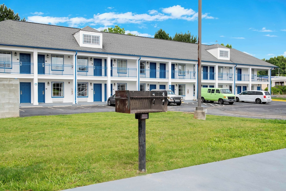 Macon Vacations - Motel 6  Macon, GA - I-475 - Property Image 7