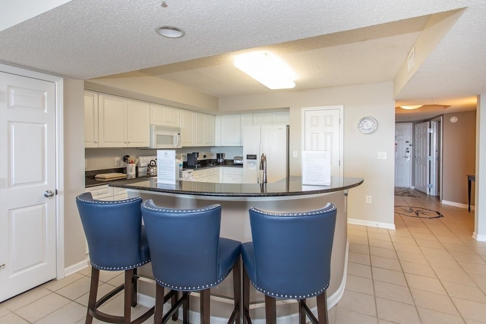 Yacht Club 1-1103 3 Bedroom Condo