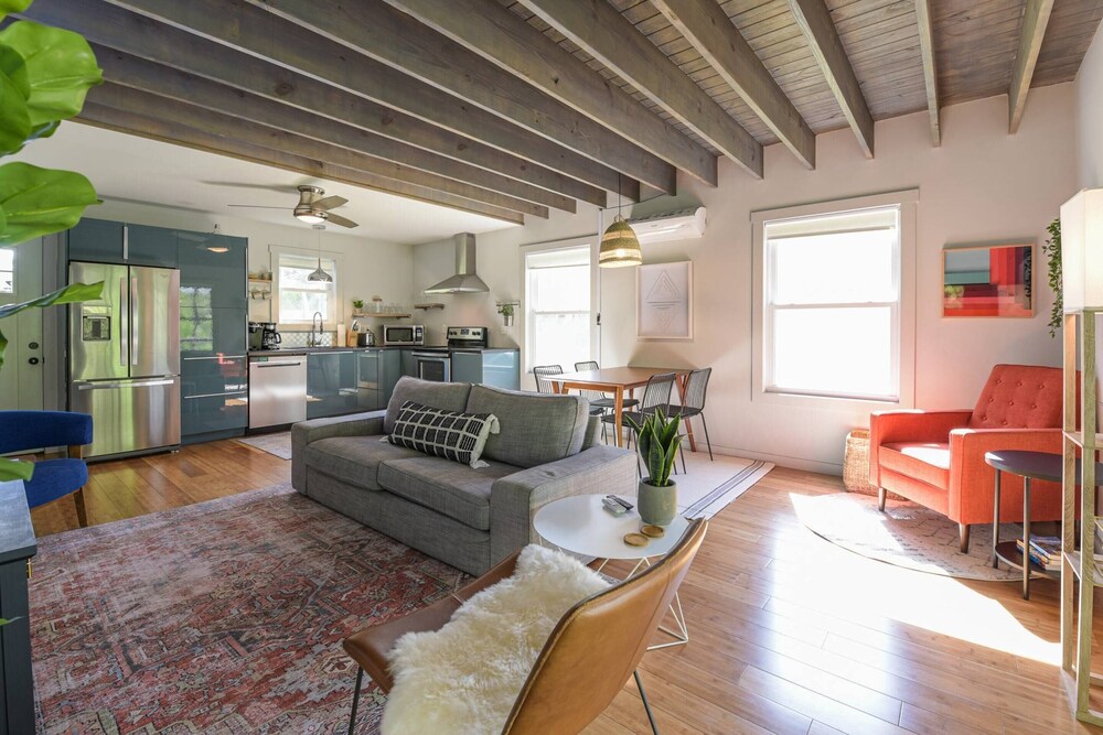 Plum Perfect Hideaway by Avantstay Power, Water, Wifi Weekly Discounts