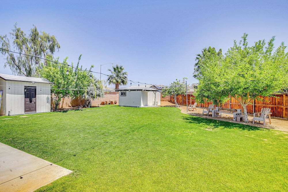 3 Mi to Coachella: Quaint Studio w/ Shared Yard!