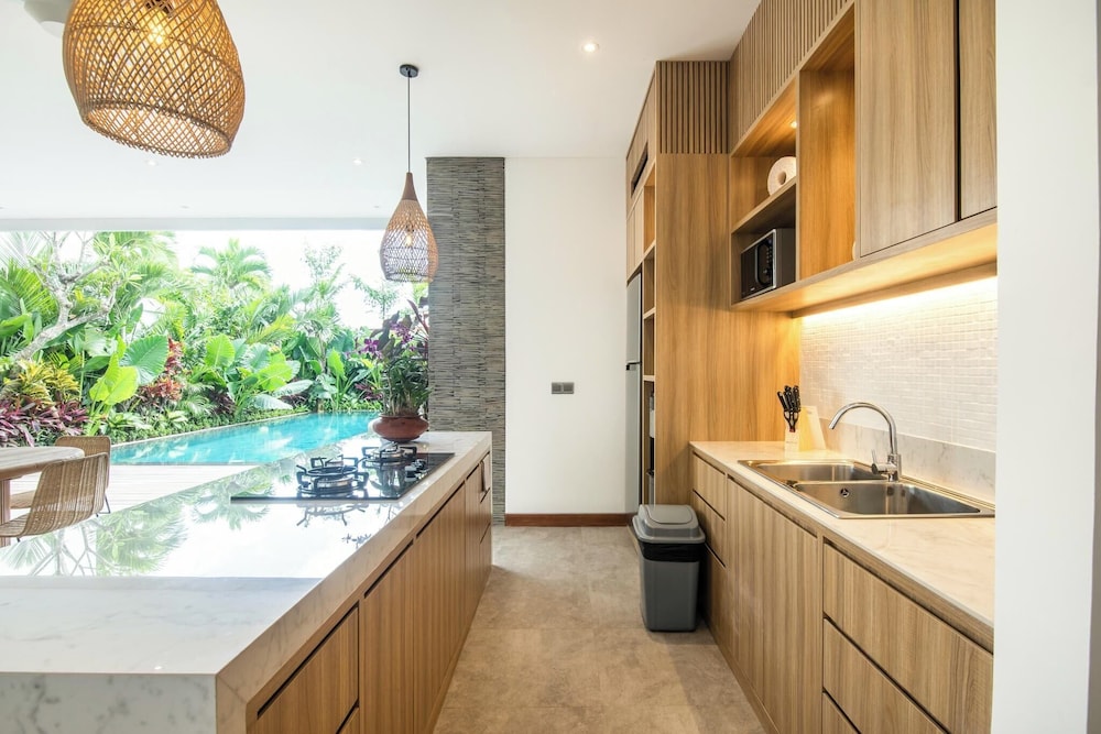 Brand New 4br Villa 400 to Finns Canggu
