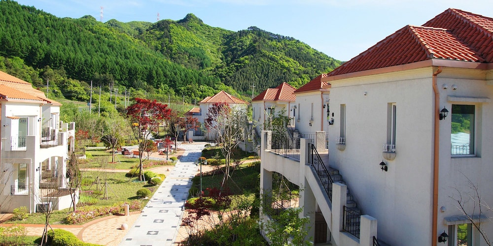 Mediterra County