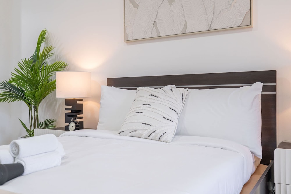 A Gorgeous Studio in Zen 20 That Sleeps 2
