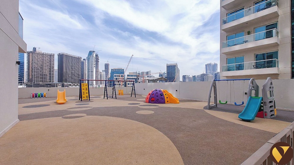 Elegant 2BR Canal View Near Dubai Mall